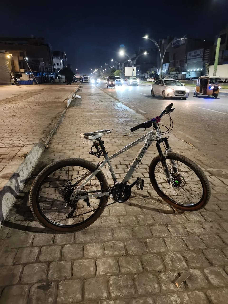السلام عليكم بايسكل جبلي مديل 26
بايسكل كامل من دبلات شغلة وبل باكيت وبريك دسك من كل شي البايسكل ما شيف الاسبانة الله شهاد ومكينة ام الصوت بلادية والبايسكل احلة من الصورة بهواي وشرط شخط مابي مكاني بغداد سعر 185 وبي مجال بسيط حيل لان البايسكل ماخذة ب 200 الي يريد يشتري لا يكسر المو شراي لا يراسل واني بل خدمة


**إذا كنت صاحب هذا الإعلان وتريد حذفه لأي سبب، رجاءا أرسل رسالة إلى الدعم الفني**