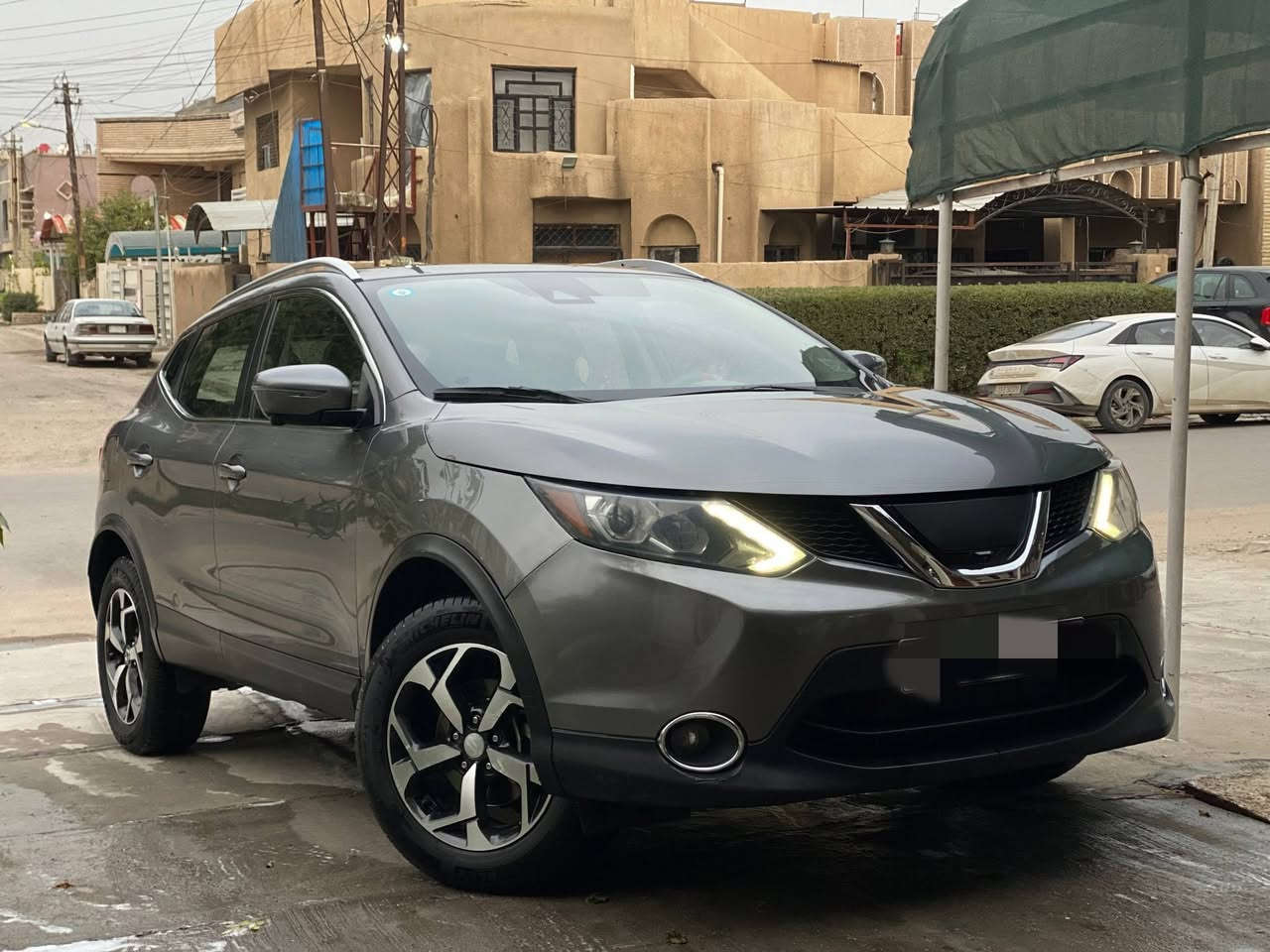 نيسان روج سبورت 2017 وارد امريكي (وجبة الزيرو)  بيها قطعتين صندوق + باب السياق صبغ امريكا بدون معجون وبيها قطعه جاملغ الامامي اليمين اثر طخه بالعراق
مواصفات SL فول للاخير
شاشه جبيرع +اربع كامرات (بلادي)
رادرات 360 + تحديد مسار ورادار تفاعلي 
بصمه تشغيل+ بصمة ابواب + تشغيل عن بعد
فتحة سقف (سلايد)
تدفئة كشنات + تدفئة مقود
فورويل + مود درايف
لد امامي + عدسات زنون + بروجكتر
شاير بالمري
فول تحكم ستيرن
بلوتوث + AUX+ USB
كشنات جلد + مخمل+ كشن السائق كهرباء 
تبريد بيانو + قطعتين امامي خلفي + مناخ منفصل
ويل كب حجم 17
رقم بغداد الجديد بسمي
السياره ماشيه 53 الف ميل  
سعر السياره 145 وبيها مجال
مكان السياره بغداد حي الحامعه
رقم صاحب السياره (((((((((((  ***********  ))))))))) بي واتساب
