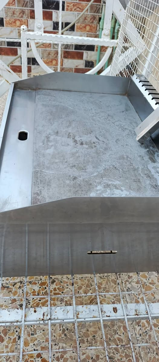 شوايه سل استيل اصليه 2مشاعل ام الجداحه جديده هيه وميزه للبيع السعر 175وبيه مجال***********
