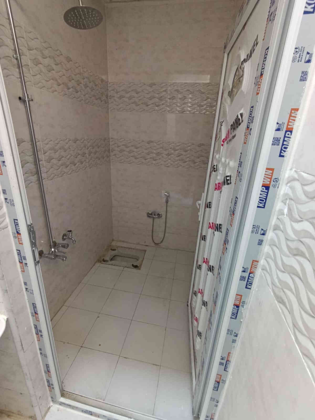 ⸻
🏠 دار للبيع – مساحة 80 متر (طابو صرف)

📍 الموقع:
الدورة – أبو دشير
قرب شارع 15 / شارع أبو حسين المضمد

🔹 المواصفات:
• طابق ونص زيرو
• استقبال
• مطبخ
• خدمات
• غرفتين نوم

📞 للاستفسار والاتصال:
***********
