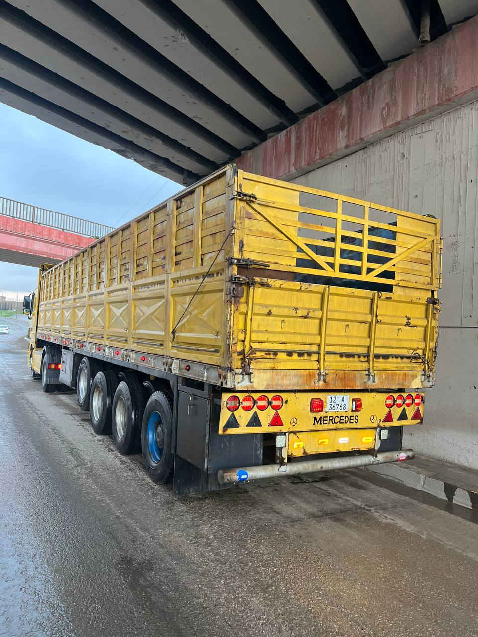 السلام عليكم
عربانه عمل محلي شغل الموصل 
شاصي حدادي 16 لا كسر ولا فطر طول 12/50
اربع محاور 2 صيني. 14 واحدبرينه والرابع رفاع الماني 13
تايرات كهربائيات هواء  جاهزه للشغل سكراب ابد مامشتغلة
السعر 125 وبيها مجال مكاني الموصل 
***********
***********
