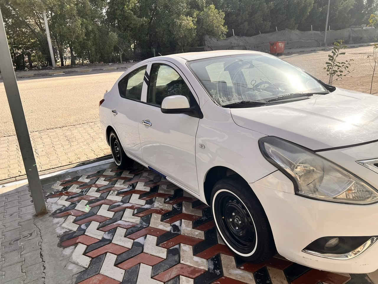 سلام عليكم نيسان صني هندي 2019 رقم اربيل الماني بسم شركه شرط تريد وكاله تريد مداور السياره بيها شبر صبغ بالجاملغ الامامي فقط بدون فتح والباقي كفاله حتى من البارد ماشيه 170 مكاني نجف *********** السعر 105 وبيها مجال قليل
