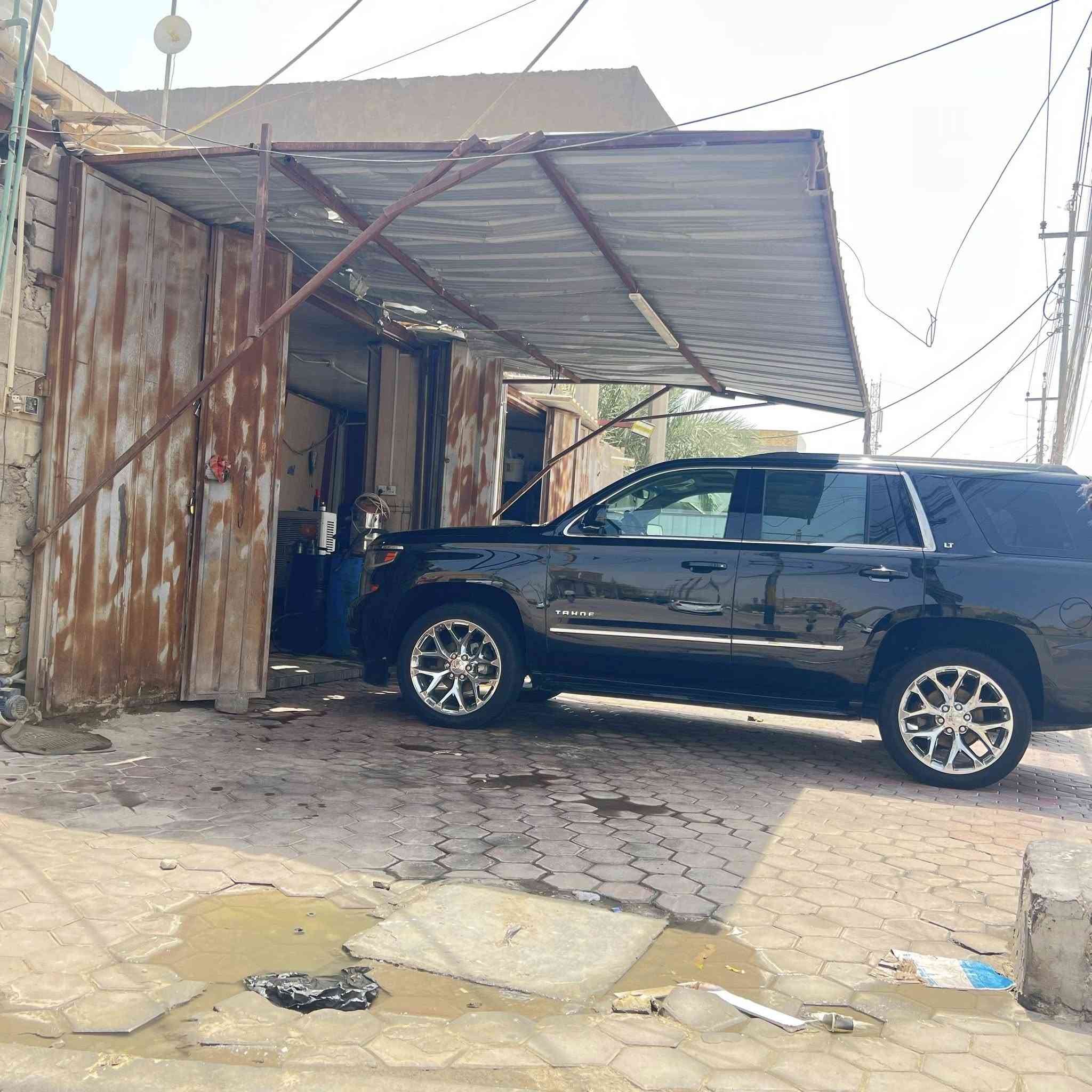 السلام عليكم 
للبيع فقط بدون مراوس تاهو 2017 خليجي وكالة المنصور نص مواصفات : LT 
كراسي كهرباء 3 دكم 
قاصه 
فرس وسطي 
ويل كب بريمر 20
تبريد مركزي 
شاشه كبيره 
كامره دواره 
تحكمات تبريد خلفيه 
رادار 
تنبيه 
نضام السير ع الخط 
محرك 5.3
حساسات 
مري كهرباء 
كروس سرعه وتحكمات 
مانع تزحلق
ليد امامي خلفي 
لايت عدسة زنون متحركه 
كشاف زنون 
سبعه راكب 
السياره مكفوله عامه جديده بمعنى الكلمه 
رقم ربيل الجديد جديد سياره جاهزه 
شرط التحويل  هواي بيه مواصفات حلوه 
السعر 355 وبي مجال 
العنوان ناصريه مركز 
***********
