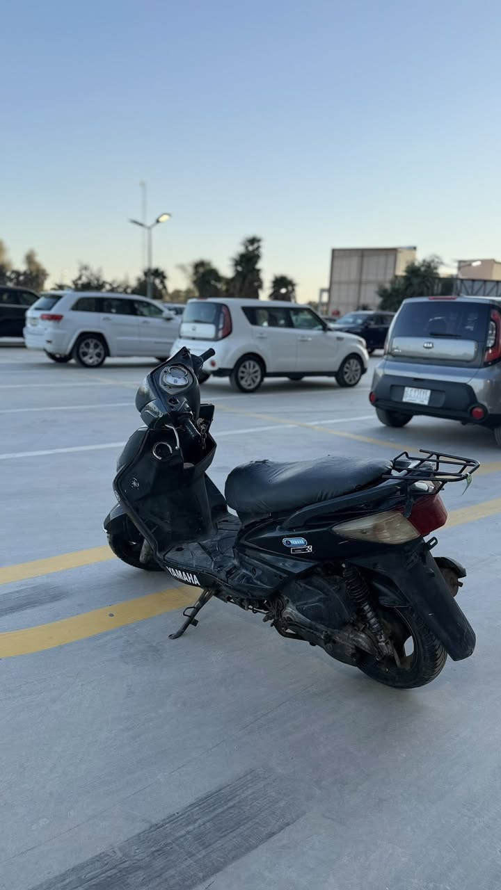 السلام عليكم. سكنس فحل كابريتر للبيع دراجة كلش نظيفة شلعه ومعدل حلوة مناقصها اي شي كهربائيات كلها شغال عليها ادامة كاملة قبل يومية كابريتر جديد باتري جديد سلف جديد دهن جديد بلك جديد دارجة صارف عليها كومة تجي تشغل وتطلع نظافة الكفرات٩٠٪؜ السعر المطلوب ٥٥٠ 
مكاني بغداد المنصور بوابة العراق رقمي ***********
