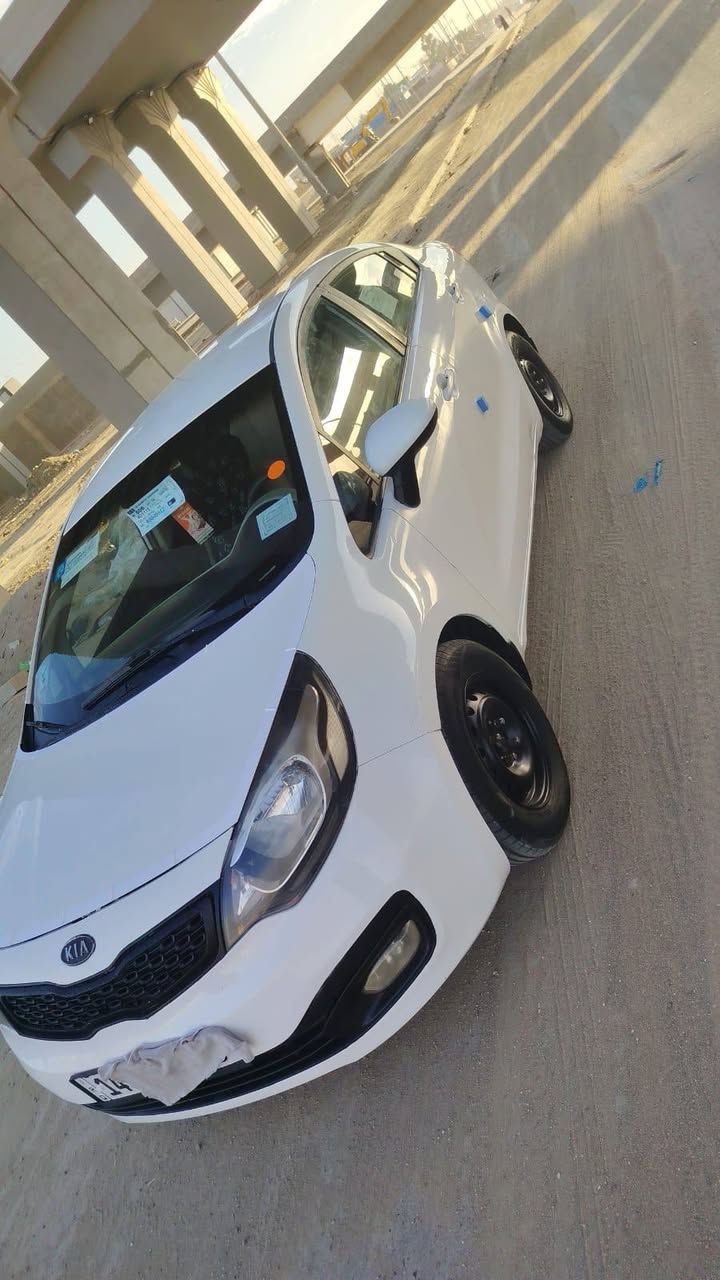 سلامو عليكم كيه ريو موديل 12خلجيه مكنه الف 600دوش البيع سعر 75وبيه مجال ملاحظه كتاب الفحص ماموجود أسفل صور وهذا رقم تلفوني *********** مامتوجد عل فيس بيع مستعجل حداديه تخد تير كرتون مانقصه شي
