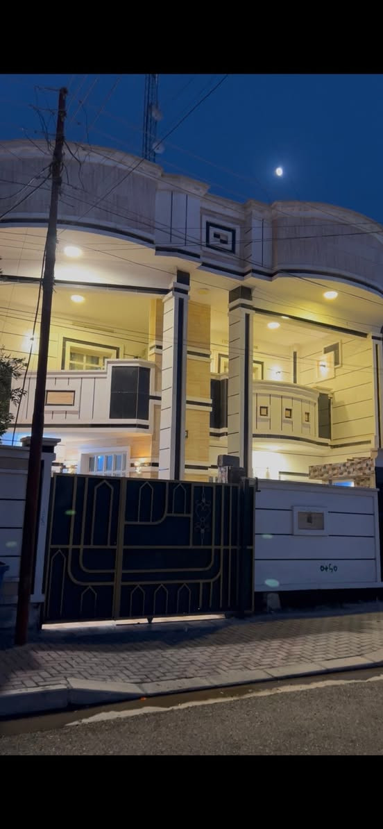سم الله الرحمن الرحيم
🏡 بيت للبيع طابو سند  – الرمادي / التأميم القادسيه الاوله شارع المشاتل 

📍 الموقع: التأميم لقادسية الأوله شارع لمشاتل التجاري  
📐 المساحة ٢٠٠ متر مربع
🔹 البيت مكان مميز قريب ع شارع تجاري 
🔹 طابقين 

يتكون الدار من:
✅ 4 غرف نوم
✅ غرفة ارضيه استقبال مطبخ وبعد تفاصيل تصميم كلش راقي
✅ 3 حمامات

للاستفسار والمعاينة:***********📞
