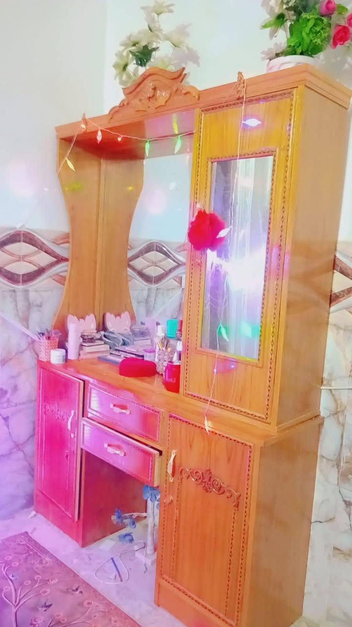 سلام عليكم غرفه درجه اولى ست قطع ام الملحق جديده مستخدمه  شيء قليل مكاني الدجيل سعر على ***********
