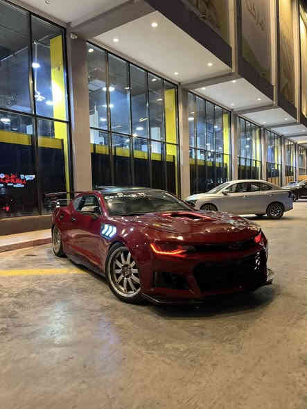 السلام عليكم 
للبيع – شفروليه كمارو 2016 LT3 (وارد أمريكي)
الوحيده بالعراق بتزويده

📸 صور الحادث مرفقة بالمنشور

✅ الحالة والفحص

 • بدون إيرباك
 • بدون دواخل
 • كير ومكينة مكفولة
 • شاصي لغد مكفول
 

📍 تفاصيل التسجيل

 • رقم بغداد / مشروع وطني
 • تحويل مباشر

🔹 المواصفات الأساسية

 • تشغيل بصمة + بصمة أبواب
 • تشغيل عن بُعد
 • فتحة سقف
 • كشنات جلد كهربائية (تدفئة + تبريد)
 • داتو شو أمامي
 • داخلية لون مشمشي
 • ماشية: 45,000 ميل فقط
 • محرك: V6 – 3600cc
 • رادار جانبي
 • شاشتين (شاشة ديجيتال + شاشة كبيرة)
 • كاميرا دوارة
 • فول تحكم ستيرن + شفتات ستيرن
 • بلوتوث + Apple CarPlay

✨ الإضافات والتزويد

 • شوتة K&N أصلية
 • هدرز
 • بَنيد كاربون فايبر
 • دركة RPM كاربون فايبر
 • جناح كاربون فايبر
 • مري باتمان كاربون فايبر
 • داخلية كاملة كاربون فايبر
 • إنارة داخلية محيطية
 • جاملغات إشارة + LED
 • أمامي LED متغير الوان  
 • بك لايت سموكي
 • برمجة Cut Off
 • جهاز Flame Backfire (يطلق نار)
 • أكزوز كورسا X-Pipe
 • دعامية خلفية Forged Carbon تصميم كورفيت 
 • أكسل SS مقفول
 • كير SS
 • طلقات
 • ويل كب 20 إنج (Two Size)
 • جكات S3 (آخر إصدار)
 • شفقات جام Forged Carbon
 • يدات باب كاربون فايبر
 • ✅ السيارة فول تزويد بالكامل
📞 للتواصل والاستفسار
***********
📍 بغداد – الدولعي
