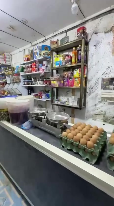 اسوق للبيع لعدم التفرغ 
قرب مستوصف الثوره بشارع الموبايلات كامله خط مولده ذهبي وبرادات ومسواك وكامرات وبلازمه تجي تفتح وخير من الله 
***********
