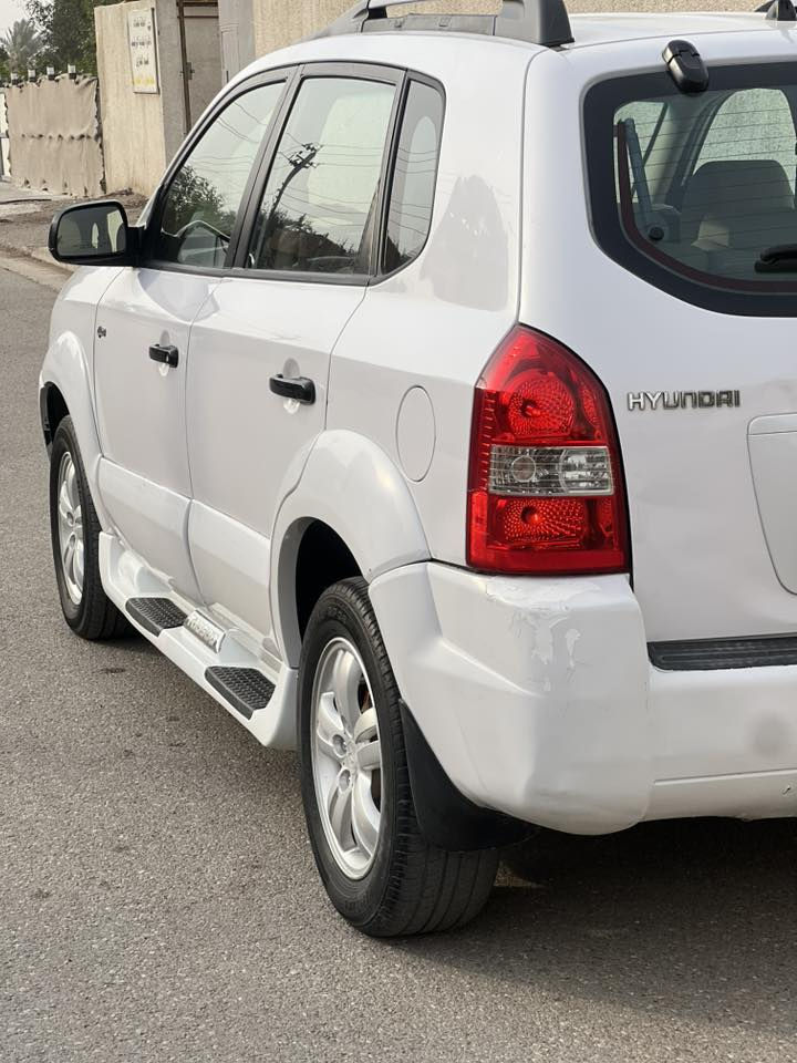 سلام عليكم
توسان 2008 خليجي للبيع 

محرك 4 سلندر 2000

سعر 97 بي مجال قليل حك الجيه 

مواصفات معرفه 

بيه صيغ 3 قطع

مكان السياره بغداد حي العامل او البياع

الاستفسار.    ***********
