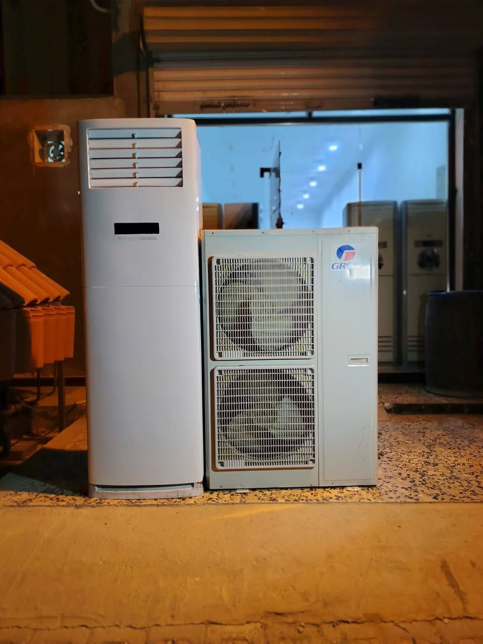 سبالت عموديه 4 طن تريفيز غاز 410R بلاد على وضعيه الشركه رقم الهاتف ***********

