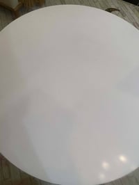 طاولة دائرية • قطر ١م