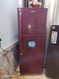 ثلاجه حجم كبير شغاله السعر ٣٠٠ وبيهه مجال حي الجامعة قرب الفلكه ٠٧٨٣٠٩...