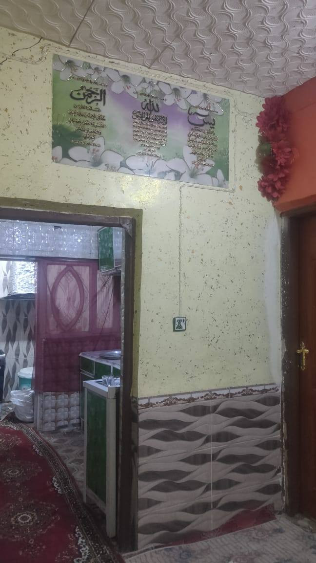 بيت للبيع يتكون من غرفتين وصاله ودوانيه ومطبخ وحمام داخلي وصحيات خارجيه مساحته 100موقعه خلف سكة القطار جهة سيد خضير للاستفسار ***********
