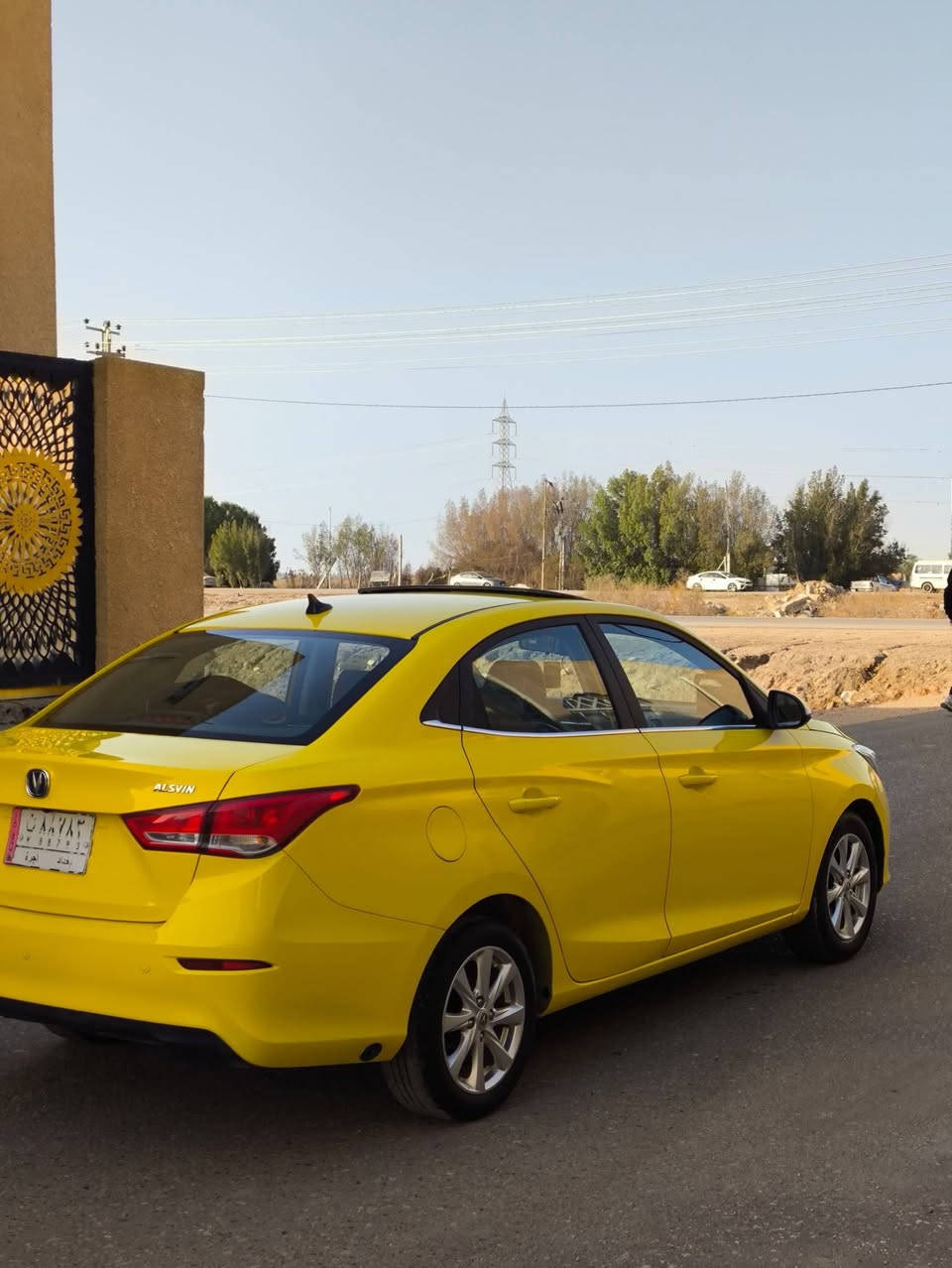 السلام عليكم للبيع شانجان ال سفن L7 موديل 2024رقم بغداد سنويه 2029 مصفره هيه وغرامات السياره غاز بانزين 
كير ومحرك كفاله تخم تاير جديد حداديه جديده 
السعر 60 وبيها مجال 
اللاستفسار ***********
السياره مطلوبه خمس ملايين و 800  ابيع ورى المشتري 
 مواصفات السياره 
فتحه سلايت 
شاشه 
كامره
حساسات 
 بيع فقط بدون مراوس ☝️☝️☝️☝️
