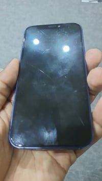 ايفون ١٢ ميني • ذاكره ٦٥ • مايشغل شريحة