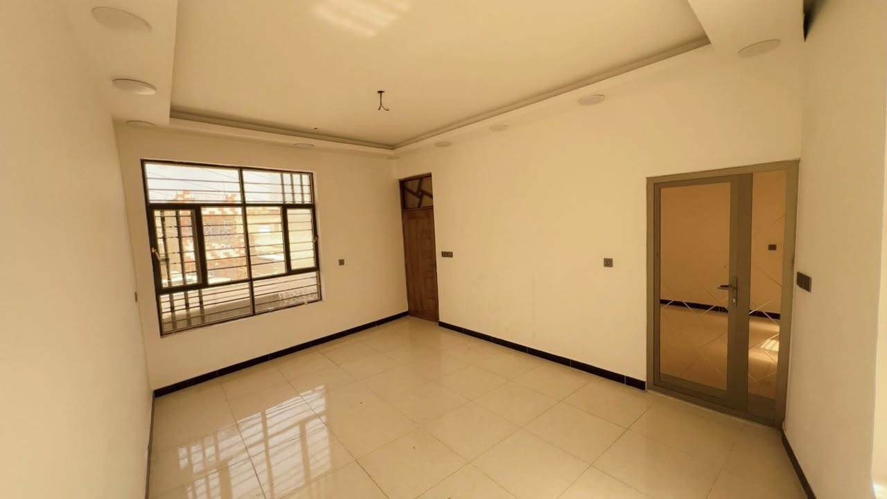 عقار للبيع طابو صرف 62 متر ونص
طابق ونص بشارع الكهرباء بالمعلمين 
قرب ملعب علي حيال السعر ١٠٥ مليون
***********
