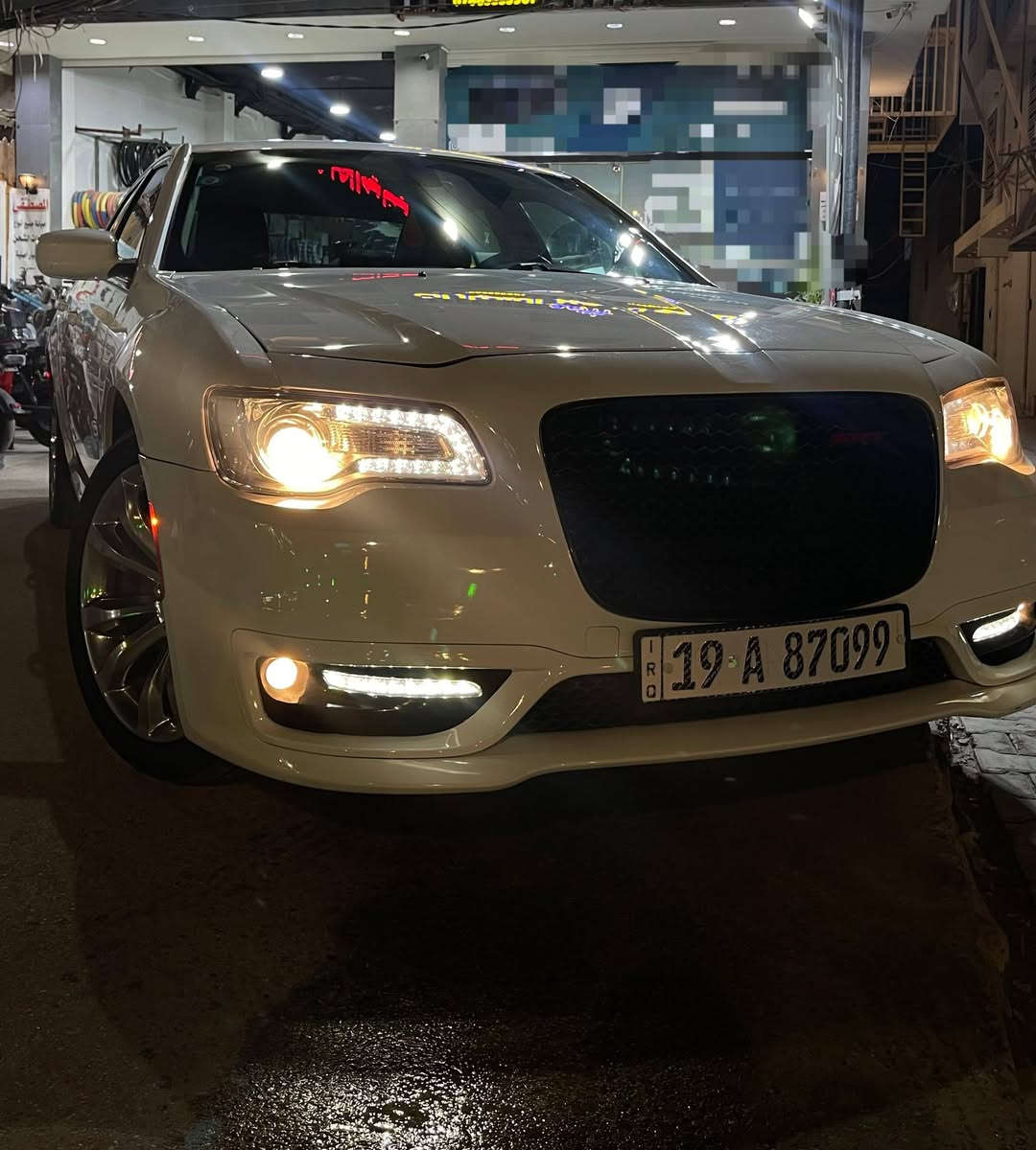 بسم الله الرحمن الرحيم اوباما 2018 دخول جديد قبل 15 يوم دخلت ضباط بأسم عمي قبل 4 ايم ثبتت لوحات السيارة لون ابيض كشنات كهرباء جلد شاشة كبيرة تبريد وتدفئة كشنات تخم تاير ان شديته بيدي مصارلة اسبوع محرك وكير وحدادية كله بالشرط لافتح ولا اي شي تبريد ثلج السيارة حادثة فقط دعامية  بدون ايرباك  بس من اجت فحصتة لكيت بيه كلير باب السايق وصور الحادث مرفق بالصور شرط اسيارة درهم ماتصرف عليها ولاكلوب مشتعل سعر سيارة 239 قفل ***********
