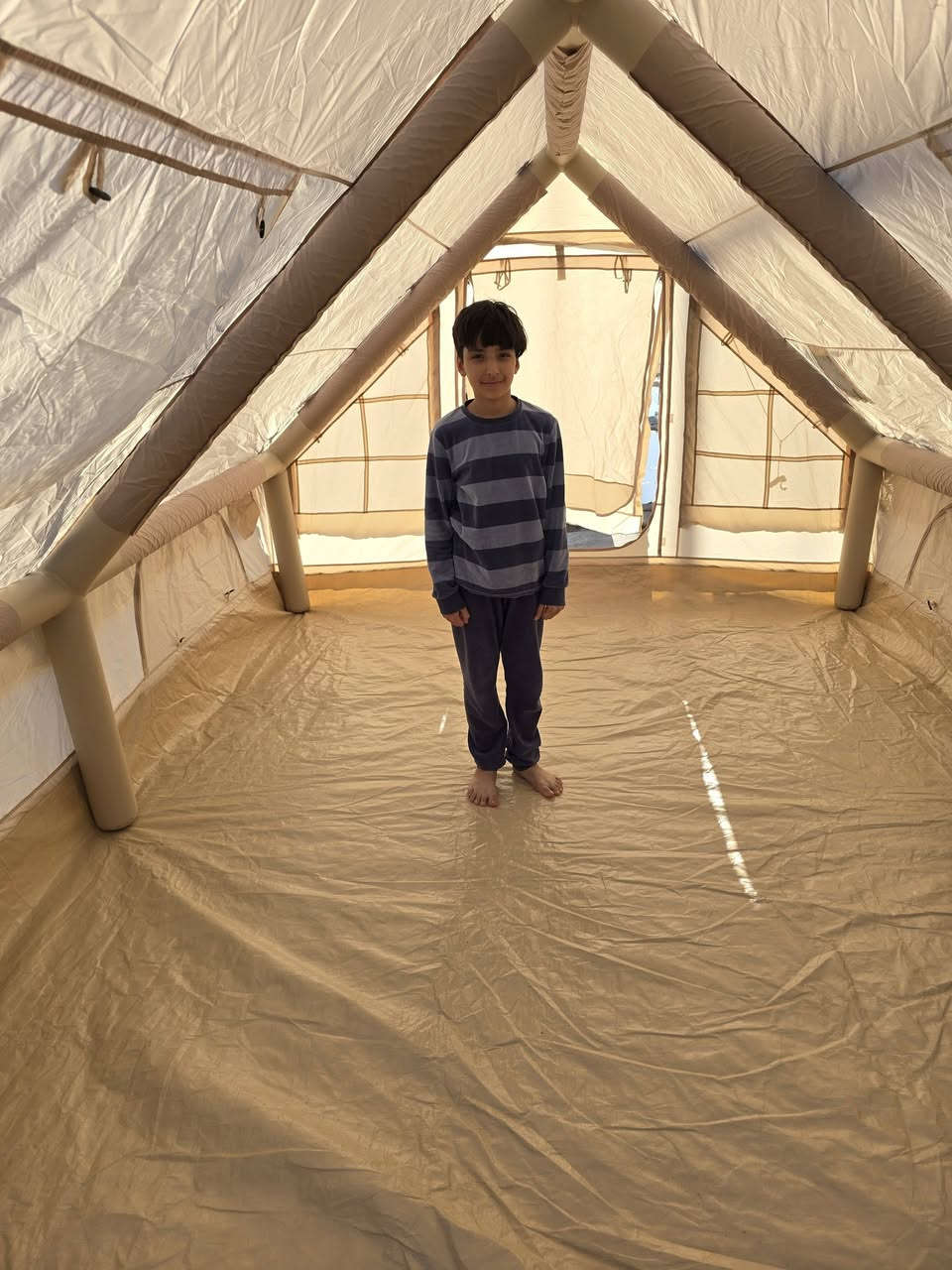 خيمه نفخ للبيع بسعر ٤٠٠ الف قياس ٤ م في ٣ ارتفاع مترين للاستفسار ع الخاص او موبايل ***********
