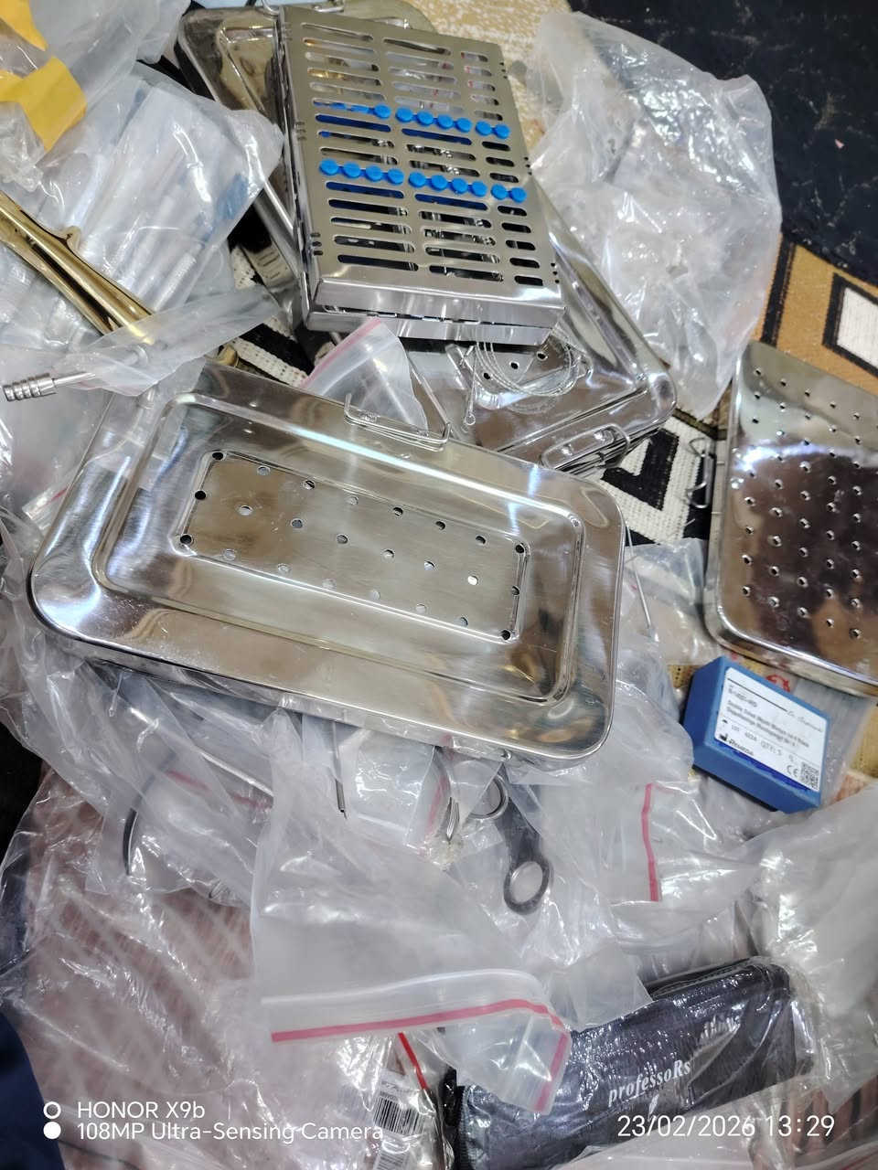 ادوات جراحيه منوعه وادوات اسنان تقريبا ٦٥٠ قطعه مع سيتات جراحيه وسيتات ابيعهم شلعه وحده


**إذا كنت صاحب هذا الإعلان وتريد حذفه لأي سبب، رجاءا أرسل رسالة إلى الدعم الفني**