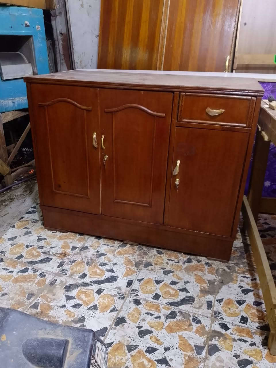 بوفيه فراش 60الف كامله من كلشي مكان بغداد الحريه دولعي موجود توصيل داخل بغداد بكروه ***********
