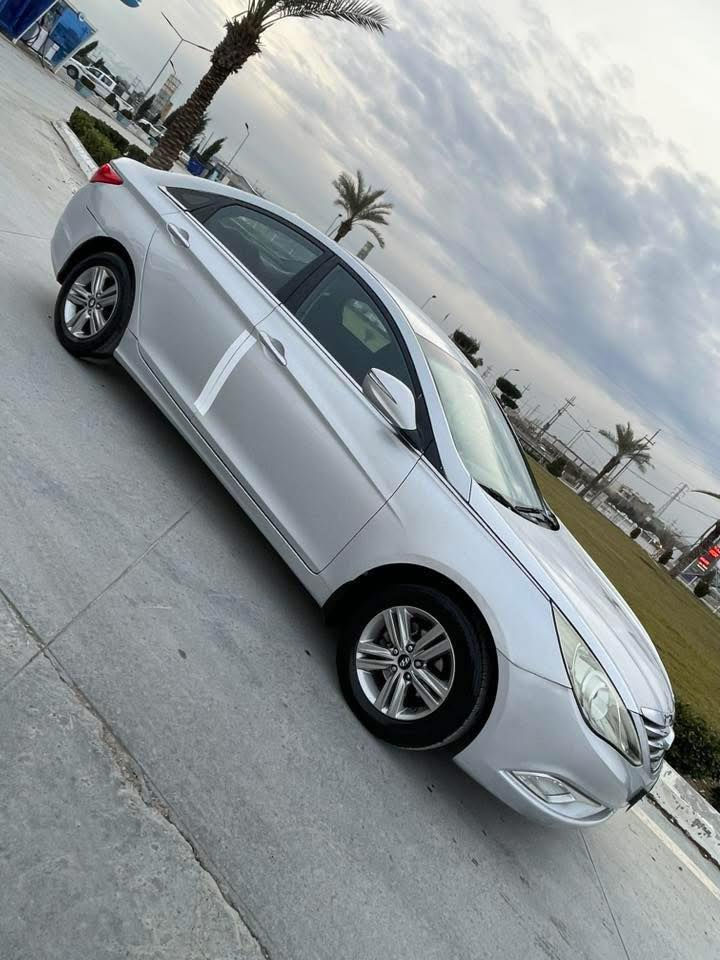 سلاوي خوا له هه مولايه ك سؤناتا 2013 مه كينه بجوك يكؤ كوشن جالد ناوره ش ئاوينه ئيشاره ت  ئاوينه شه فت  سه ياره كه لؤكه ده عمو لي دراوي نيه سه قفي شوشه يه   سه ياره كه براوه ي دوبه ييه  سعري 50 گلاومه جال گؤرينه وه ش ئه كه م به شتيك به دلم بي ***********
