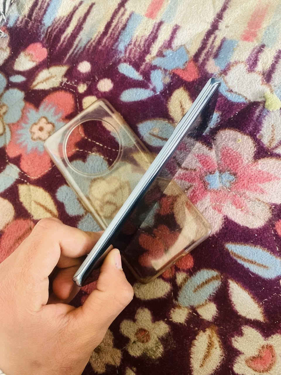 سلام عليكم جهاز HONOR X9c للبيع نضافه١٠٠/١٠٠ ذاكره٢٥٦ بطاريه٦٦٠٠  وكاله صارله شهر من اخذته كارتونه وغراضه كاملات رقمي ***********
