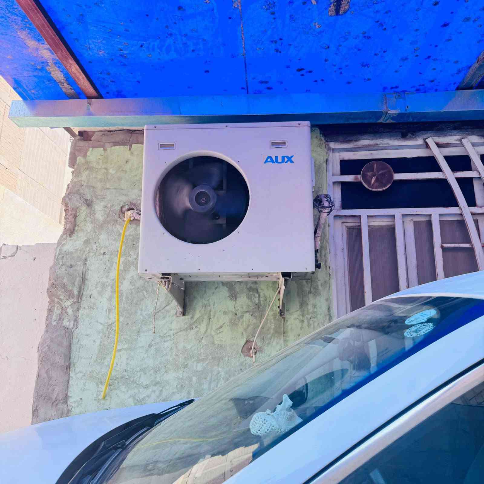 سلام عليكم
سبلت للبيع 3طن AUX مستخدم شغال ماداخل تصليح 
عنوان كربلاء المخيم 
السعر 450الف
للتصال ***********
