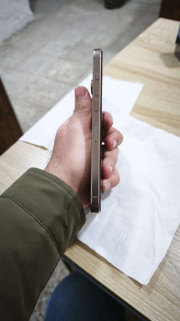 16 برو ماكس شرق اوسط ABM 
Dessert titanium
256 
بطارية 100 داخل الضمان مشحون 181 مرة 
الملحقات
1-كارتون +كيبل
2-لاصق شاشةUNIQ 
3-لاصق كاميرات ياقوت UNIQ
السعر 1400  لا يوجد توصيل
***********
مكاني بابل