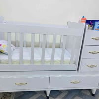 سرير اطفال • استخدام شهرين
