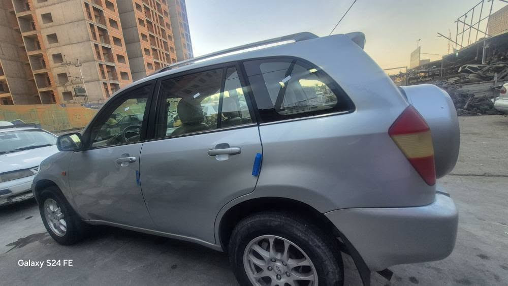 شيري تيكو للبيع موديل ٢٠١٢ كير ميكانيك اوتماتيك
محرك ٢٠٠٠ سياره نظيفه كير ومحرك مكفوله وكشرها نظيف ماشيه 109 الف مناقصها اي شئ 
كل شي بالسياره مبدل جديد وصيانه دوريه 
*********** 
بغداد_ الدورة 
السعر 60 ورقة بيها مجال بسيط حك الجيه
