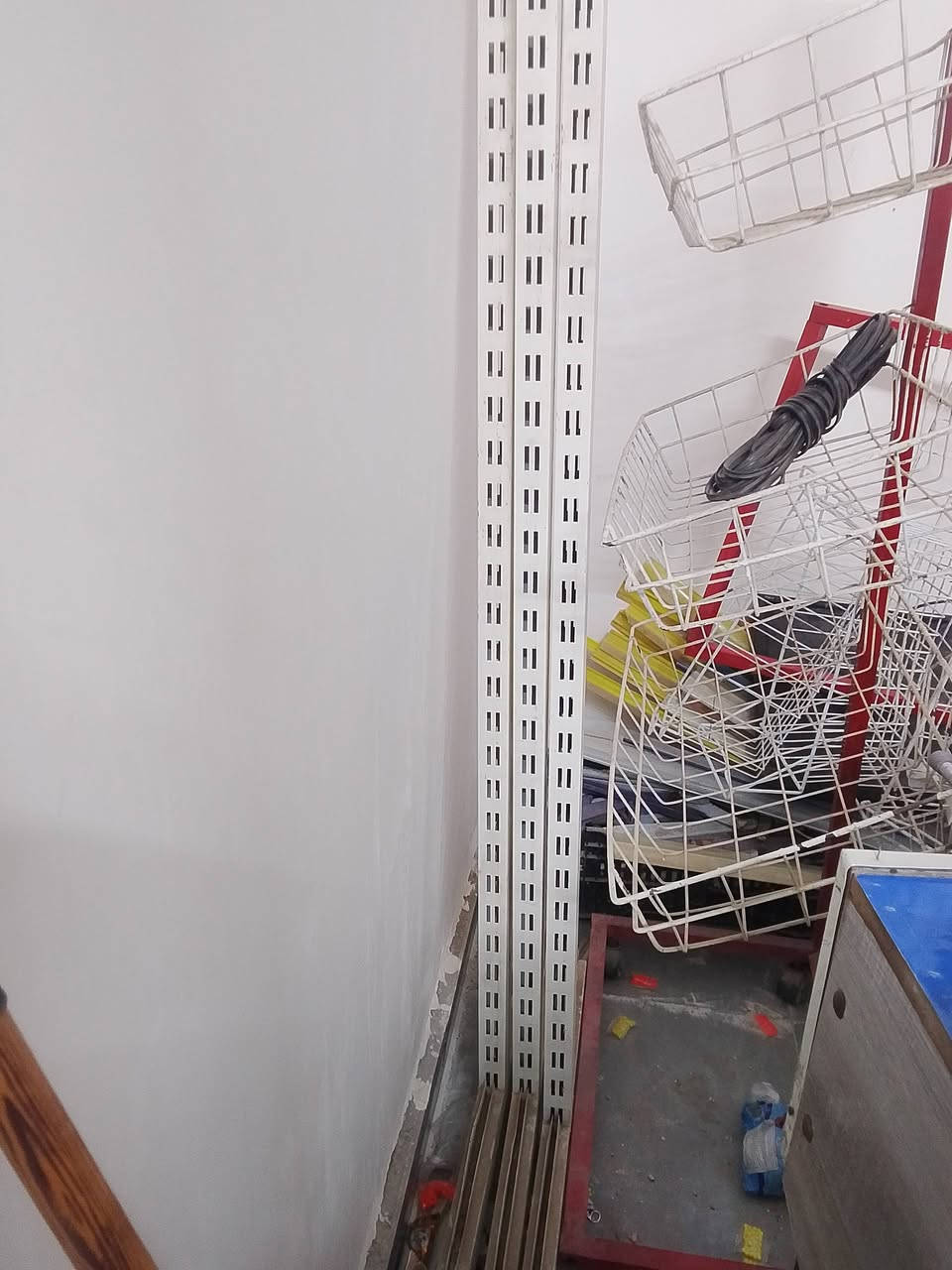 رف وسطي 2متروسلات جبس لبيع ***********
