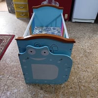 سرير اطفال • مستعمل • نجف