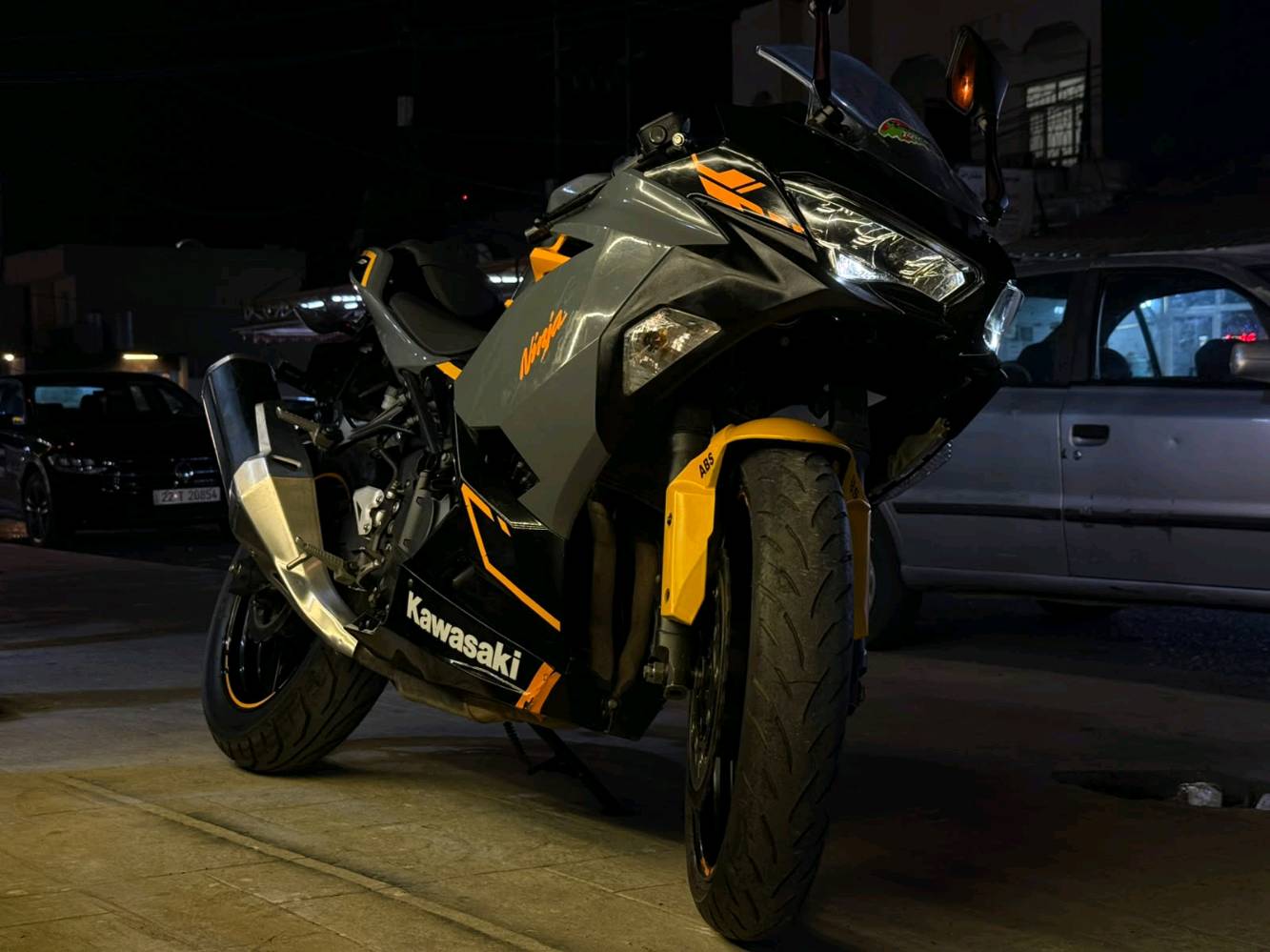 Kawasaki ninja
کوردی عربی  
400دو پستن 
2 بستن 
محرک کپس  مکینه کپس 
بریک امامی خلفی abs استاپی پیش پشتون abs
کفرات بدون صبغ  بدون شخط 
 کفر بی عیب بی بویاخ 
تایه پیش پشتوه نوی  تایر امامی خلفی جدید 
اگزوز کاتم  کلشی شغال دراجه ب حالت الوکاله 
هموشتی ئیش دکا ب شرط ل سر دقی خوی ماوه زور نرویشتوه اوروپیه مراوسه هم موجود گورینوش دکم