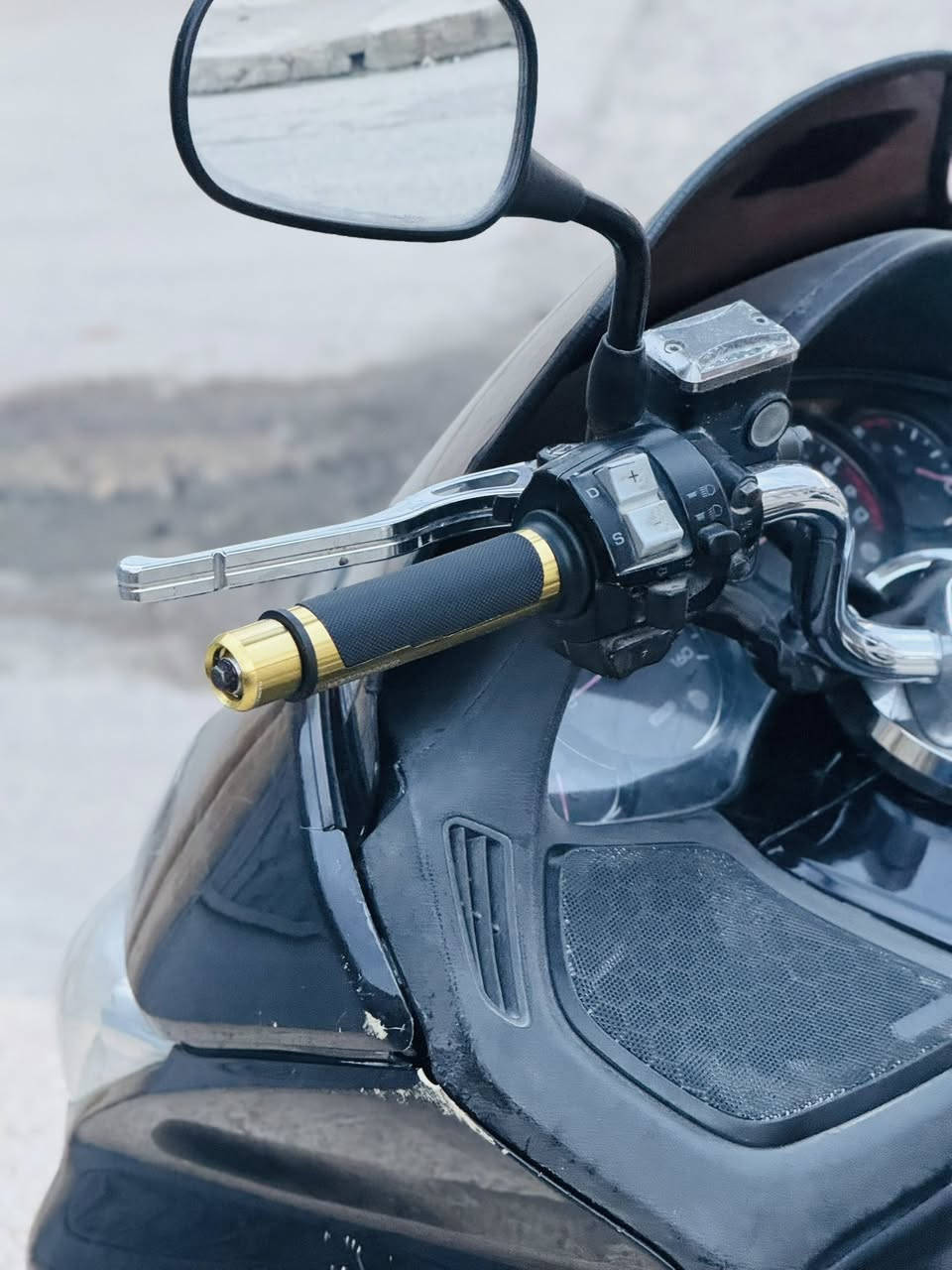 فورزا 08 للبيع
محرك ما مفتوح شرط لا صرف ولا نفخ جويتر نضيف
سرعة160 معدل وتحريكه فول بريك ABS 
كهربائيات كلها شغالة دراجة نكرة سلف وبدون اي خلل
صالنصه رياضي فصلات 
السعر مناسب 500وبيها مجال بسيط
***********
***********
