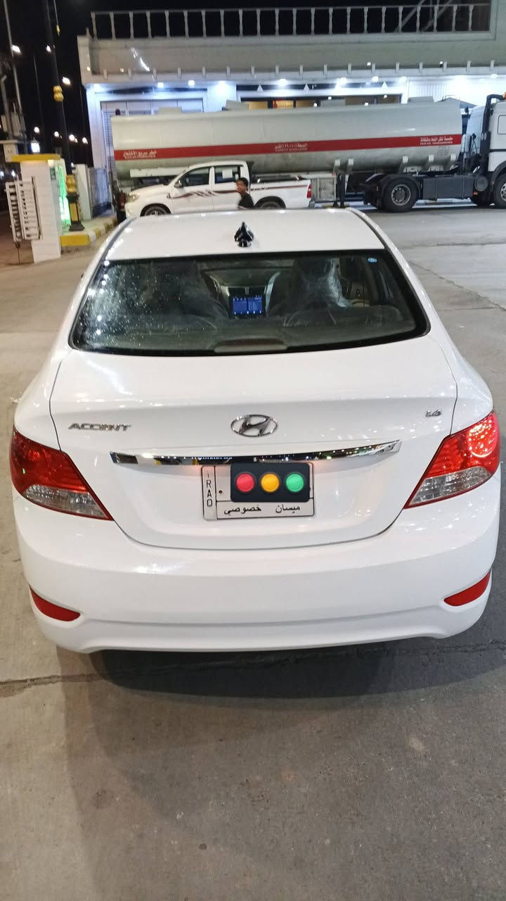 السلام عليكم. اكسنت موديل 2015 فول مواصفات فتحة تحكمات شاشة وكامرة تخم تاير جديد حدا كاملة حتى مشط ستيرن تبريد تدفئة كفالة عامة من الصبغ والتبديل والفتح فقط بارد بيها محرك 1600 دوش مكفول رقم ميسان مكانها ميسان نهاوند السعر 110 وبيها بسيط 
***********
