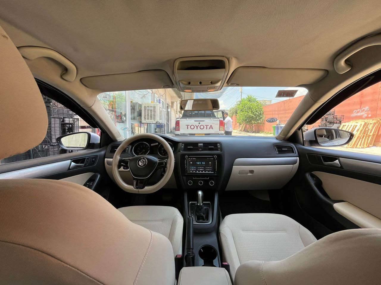 VW JETTA 🔥
جیتا خلیجی 
مەکینە ٢٠ بێ توربوو مەرخوب
مودیل ٢٠١٥
بێ دەعم و سبخ کلین
داخلی زەر کرێمی
تحکم ستێرن 
شاشە کامیرە
گێر توماتیک & سبورت
ویل شریکە
گێر و مەکینە ب شەرت 
رەقەم اربیل تحویل ب شەرت
ــــــــــــــــــــــــــــــــــــــــــــــــ
سعر ١١٠$ و بیجەکا مجالی
***********📞🚗 دهوك, العراق
