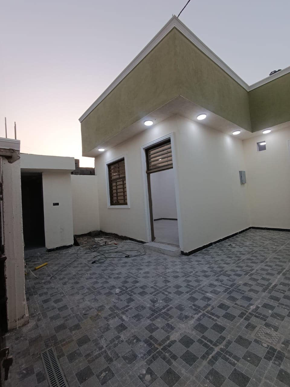 ✳يعــــلن مكتــــب عقــــــــارات بلـــــــــــــــد✳️

 ***********📞📞
🔸️ع دار  للبيع  في شط العرب باب الهوى 
مساحته 190مــــــــــتر  

♦️  يحتوي ع غرفتين وصالة ومطبخ واستقبال وحمامات كراج
 
 
الســـعر  96 وبي مجال 
 
للإستفسار ***********

🔹️العنوان المكتب عقـــــــارات بلــــــــــــد باليوبه قرب مدرسه ام أيمن

♦️نستقبل كافة العروضات في شط العرب
