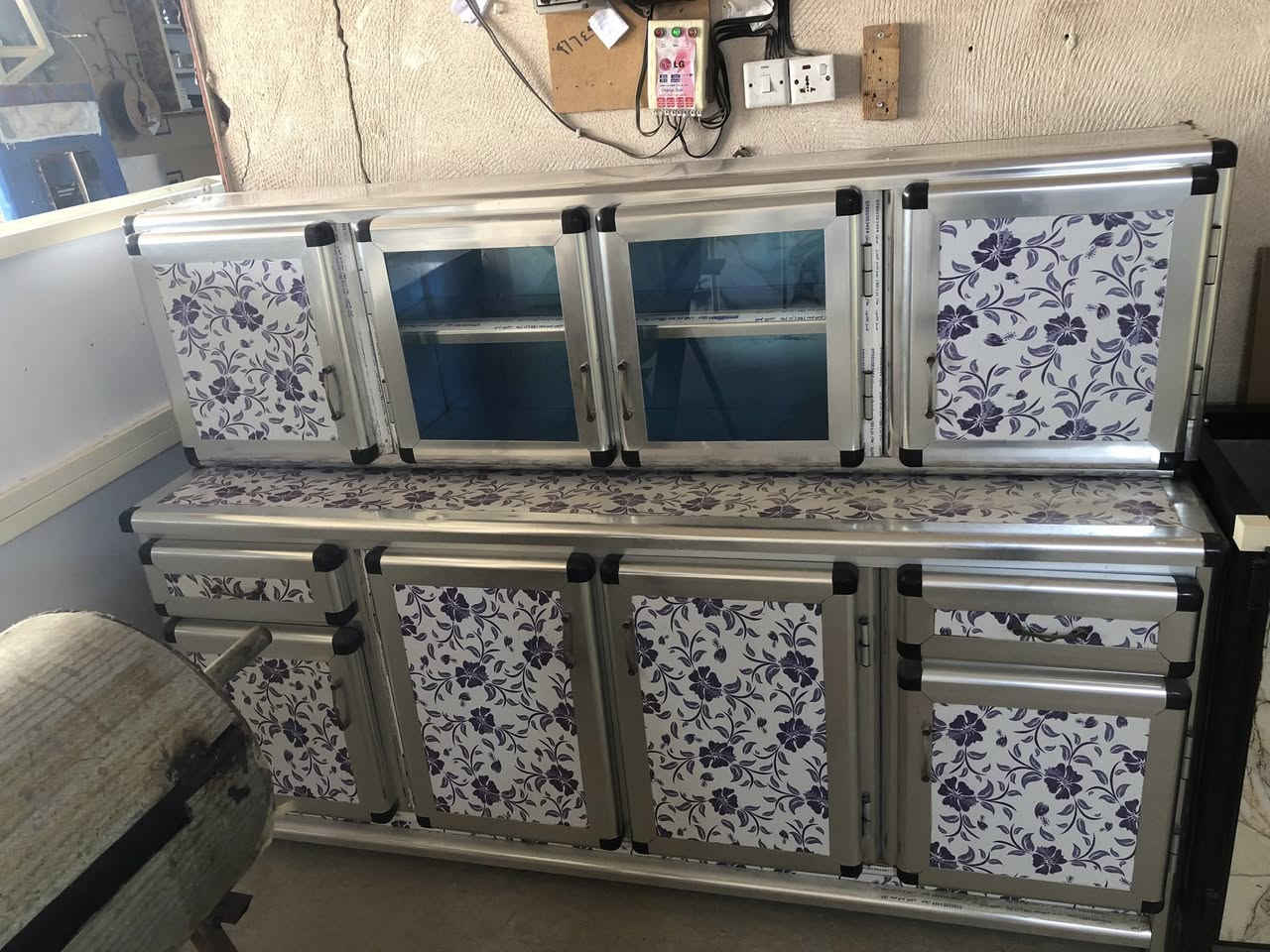 كاونترات مستخدم وجديد العنوان ناحية الطيفيه قرب مجمع بغداد ولقامشلي رقم الهاتف ‭٠٧٨٥ ٩٨٦ ٠٥٧٣‬ يوجد لدينا تثبيت ابواب وكاونترات
