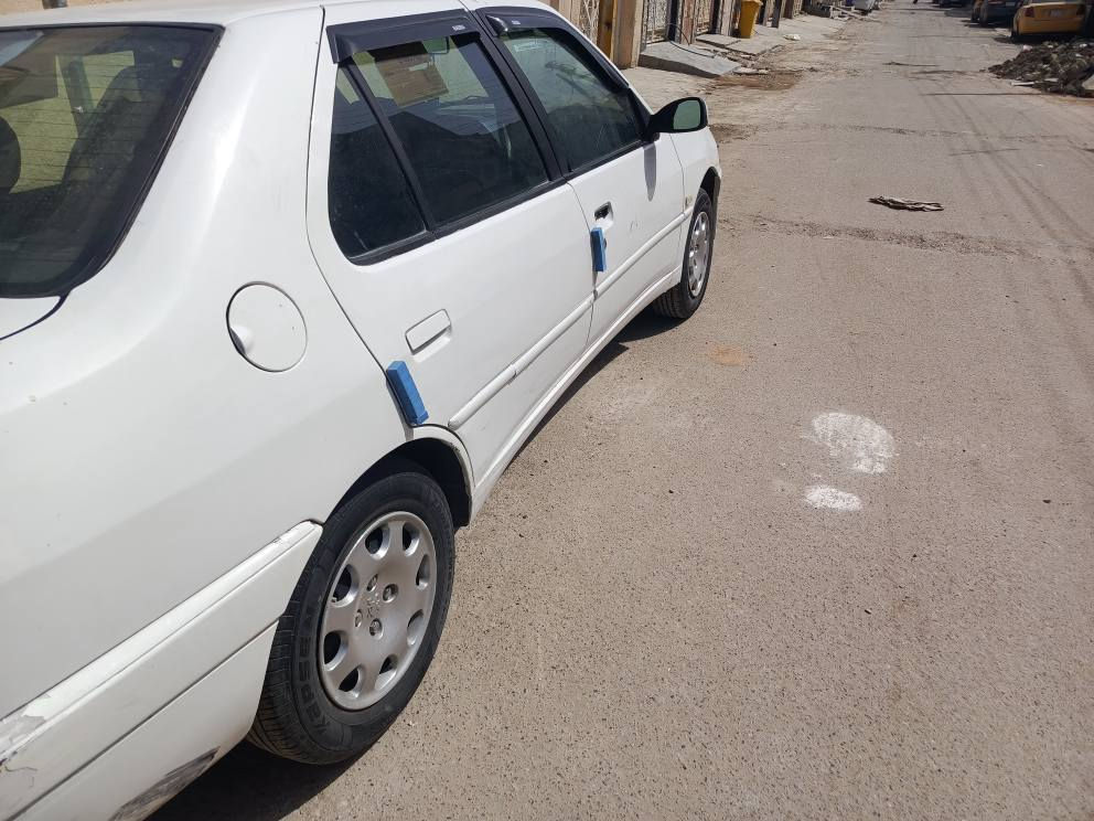 السلام عليكم شباب عندي سياره بيجو للبيع فرنسي موديل 2003بل سنويه 2002 السياره بسمي السياره خيمن الله كهربائيات كله شغاله تبريد ثلج شرط تخم تاير جديد بيه بغض التلحيضات مكينه بيه تبخير بدون تنقيص دواخله نضيفه سنتر لوك شغال السياره معروضه 43بيه مجال مكانه بغدا حي اور *********** بغداد, العراق
