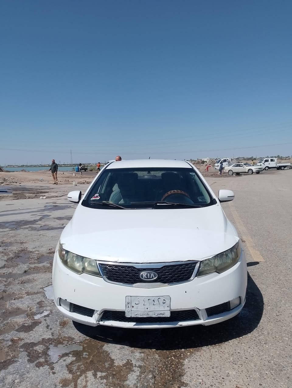 سلام عليكم سياره سيراتو للبيع موديل 12 وارد خليجي مكينه كير كهربائي كفاله تخم تاير سياره خير من الله مكاني بصره قضاء المدينة شراي يخابر ***********
