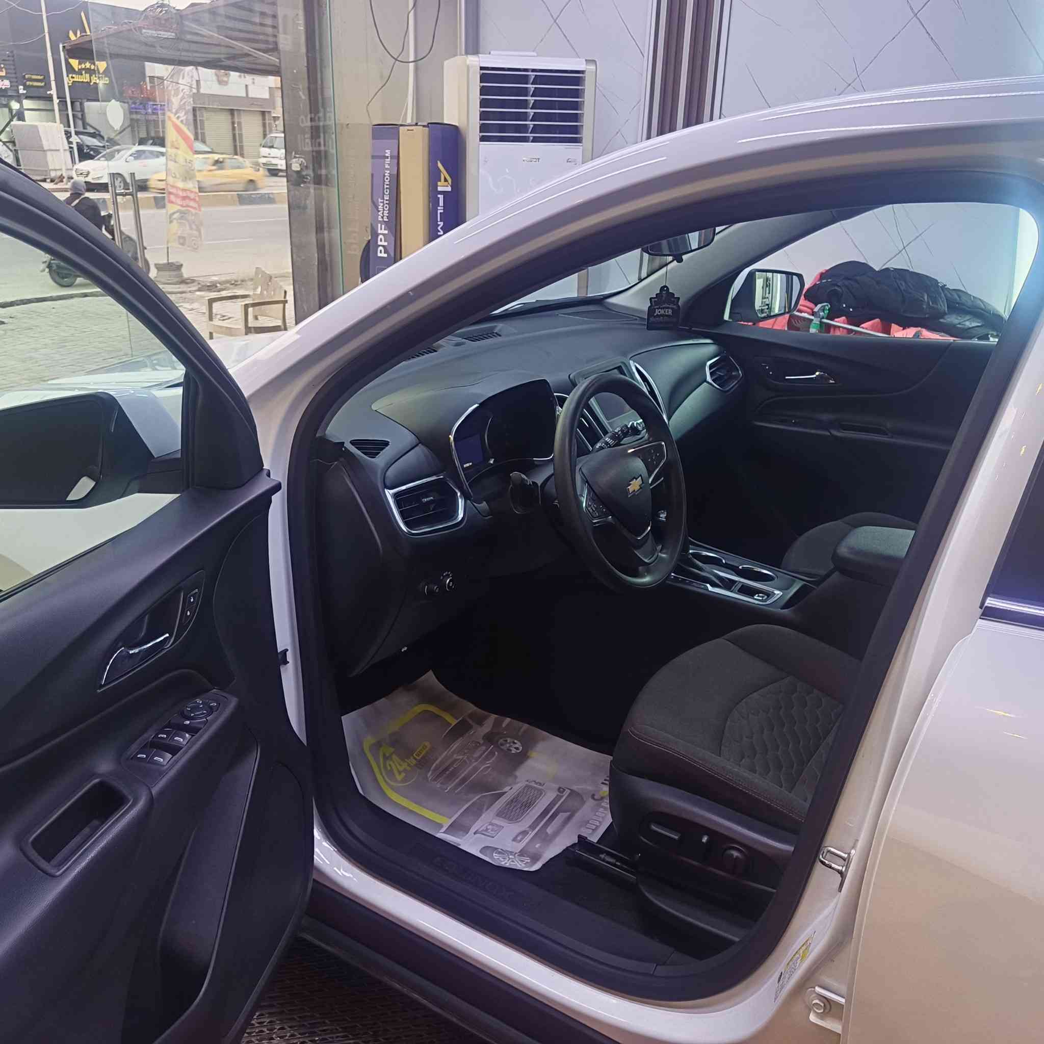 السلام عليكم شوفر اكيونكس 2021LTرقم شمالي بصمه مقعد سائق كهرباء رادار شاشه كبيره  تحديد مسار تبريد قطعتين مدخل اواكس يوبي اس بلوتوث زنون كروس سرعه لد امامي السعر 160وبيها مجال 
بغداد ***********
