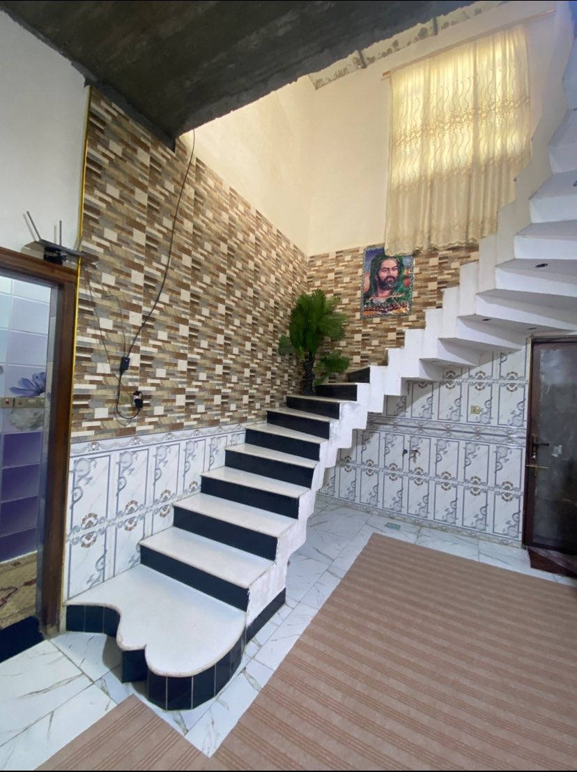 بيت مساحه 280 متر موقعه التنومة الاكوات الثانيه طابق واحد يحتوي غرفتين منام وصاله ومطبخ واستقبال وصحيات بناء 2020 طابوق  سعر 250 قابل للتفاوض ***********
