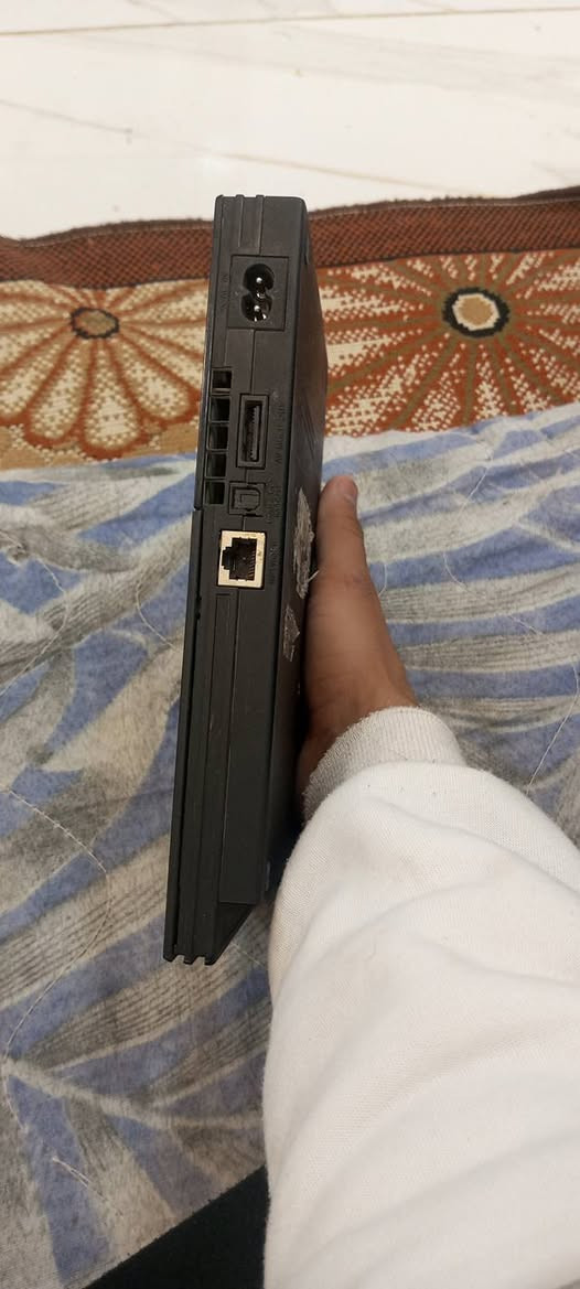 السلام عليكم بلي تو للبيع السعر 35 الف قفل نضيف كامل هوه او ملحقاته او مروس ببلي 3 او فور ونطي فرق العنون تقاطع النهروان ***********
