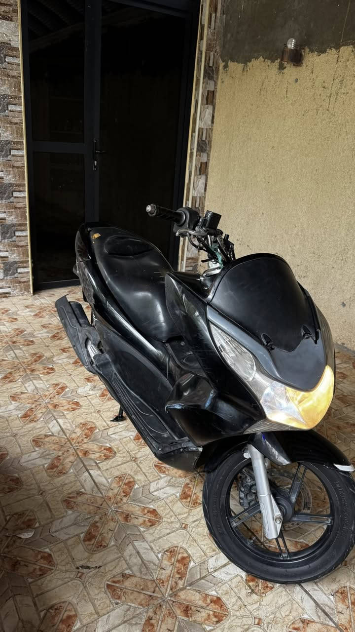 للبيع جيل اول بلاديه الدراجه محرك فول بلادي كفر بلادي حساس ازدحام شغال كلها شغاله الدراجه وكامله مابيها اي نقص شلعه فول نشاط مكاني كوت *********** السعر 1150 وبيها مجال
