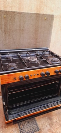 طباخ • شغال • نظيف ١٠٠٪