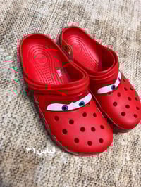 ملابس أطفال • متوفرات • لكل قطعة