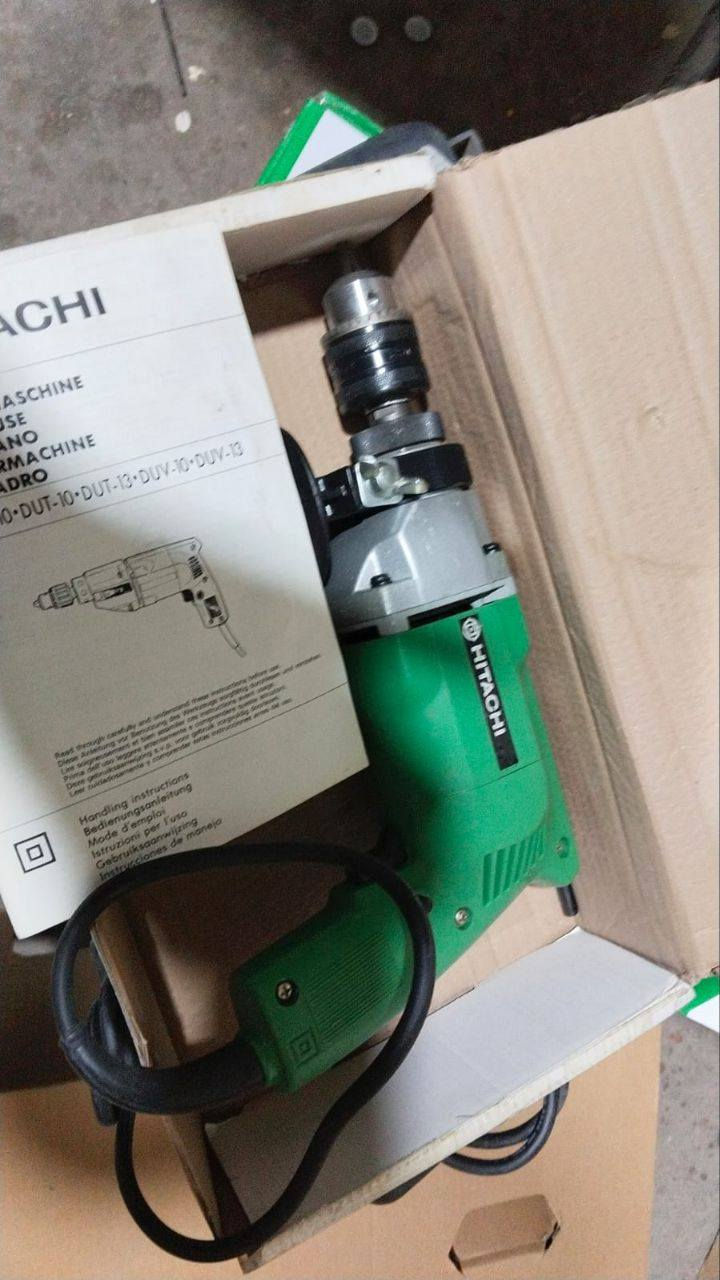 دريل هيتاشي (سعر 145 الف شامل التوصيل )ياباني اصلي استيراد مؤسسة ثمانينات سرعة واحدة واتجاه واحد يحتوي على اقدم واقوى نظام همر لثقيب الحائط جديد غير مستخدم نهائيا بالكارتونة يوجد توصيل كل محافظات العراق للتواصل ***********  MADE IN JAPAN
