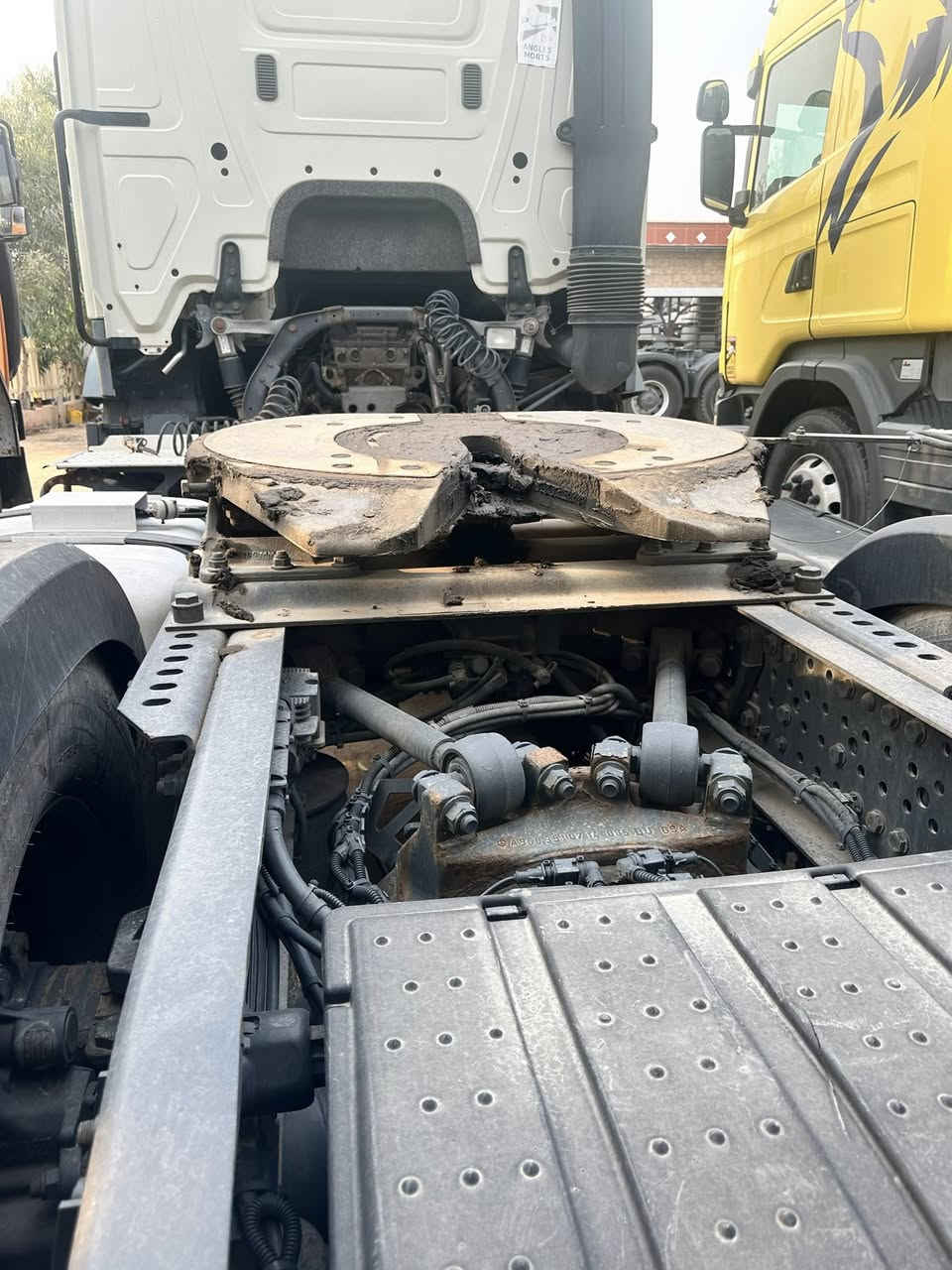 سلام عليكم  و عيدكم مبارك

السيارات مستورد نضيف بعدهم ما مرقمات. 

المارسدس اكتروس عندي منهم ٤ 

ول سكاني ٢ 

كلهم العداد ما يعبر ال 800الف كيلو 

العراباين فرنسيه 

للاستفسار اتصل على رقم موجود 

+964 772 509 7497
