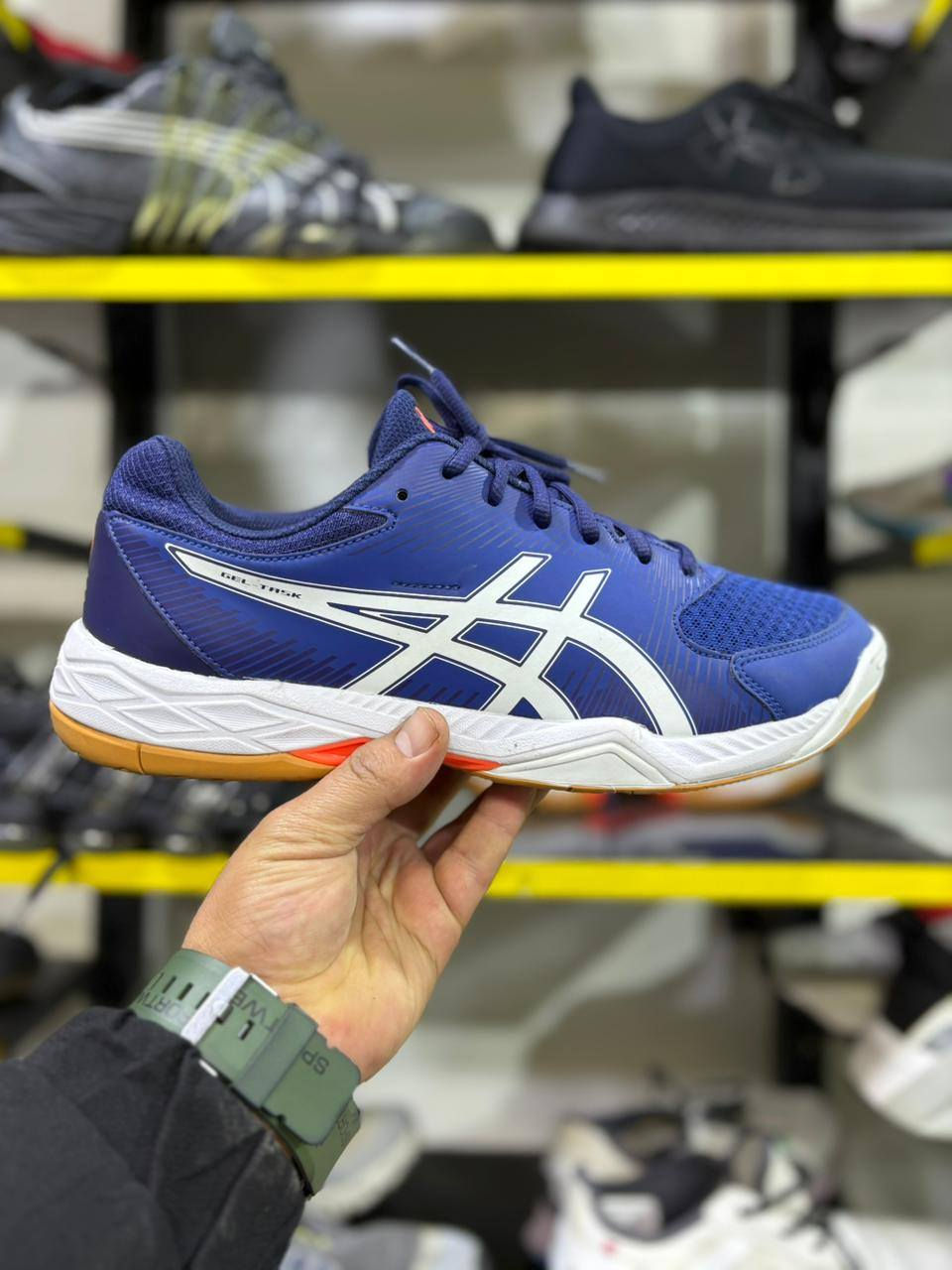 أحذية صالات  تخفيضات تخفيضات ب25 الف فقط أحذية صالات كرة ( طائره _يد _تنس__سله )
التواصل عن طريق الماسنجر والواتساب ***********
يوجد توصيل جميع المحافظات
العنوان الموصل دواسه خارج قرب فلافل من جهة قصر المطران
